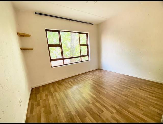 2 BEDROOM PROPERTY TO RENT IN PINESLOPES